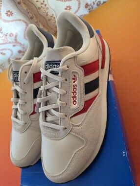 Adidas Trezoid 2 Beige/WhiteSneakers with Red & Navy Stripes